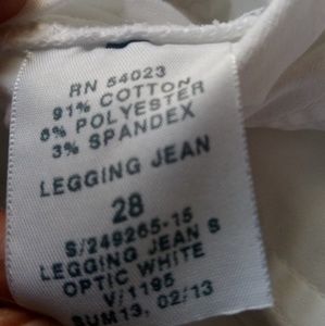 GAP Jeans - Gap 1969 White Legging Jeans GAP Jeans - Gap 1969 White Legging Jeans